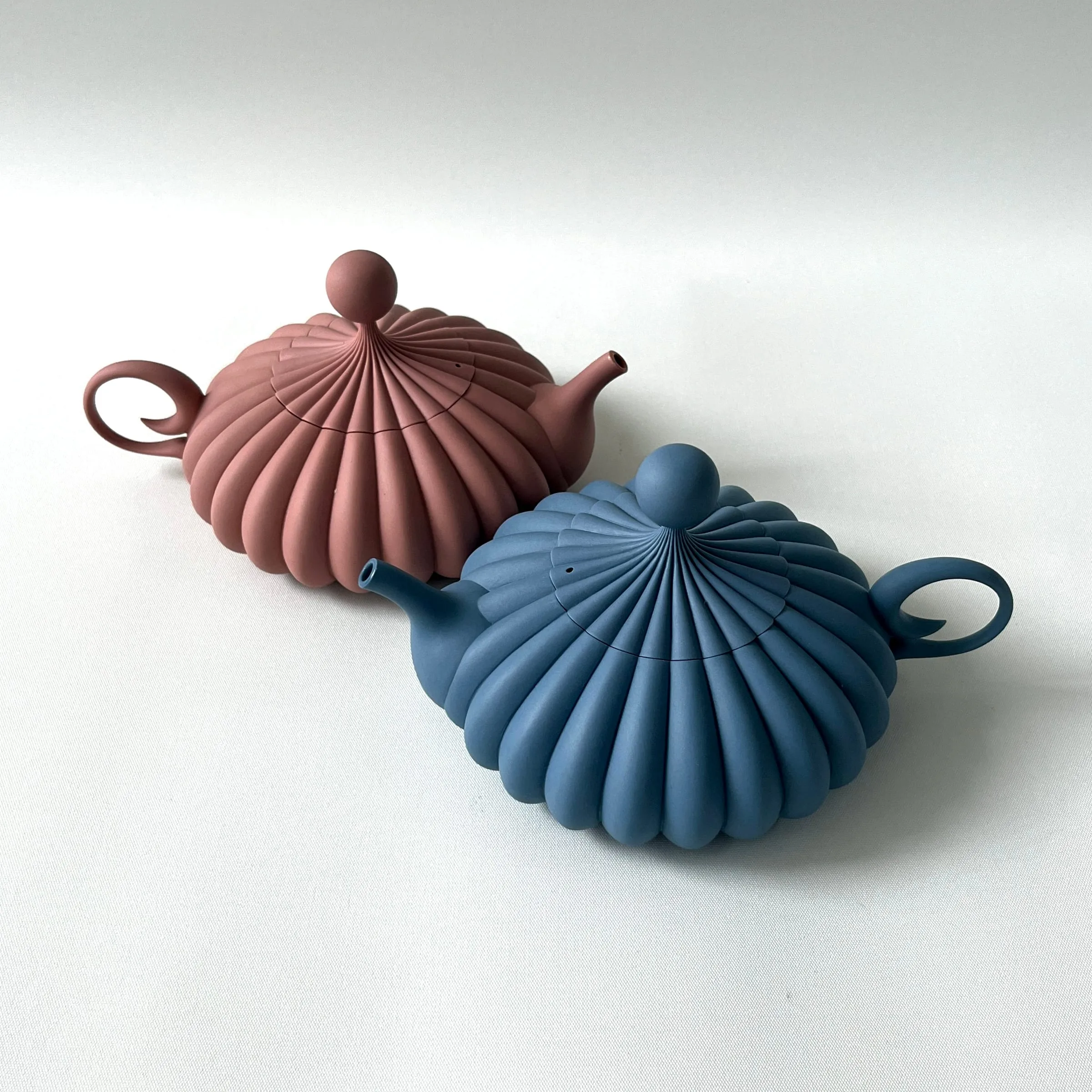 Flat-Form Teapot · Seika Takahashi